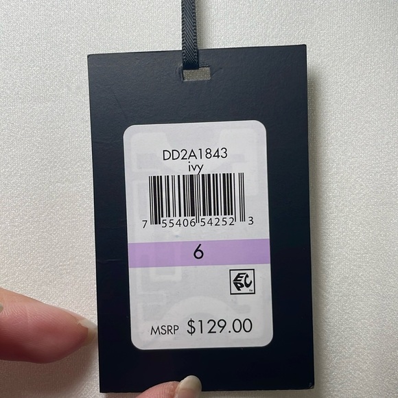 DKNY white dress with flared short sleeves sz 6 - Picture 5 of 6